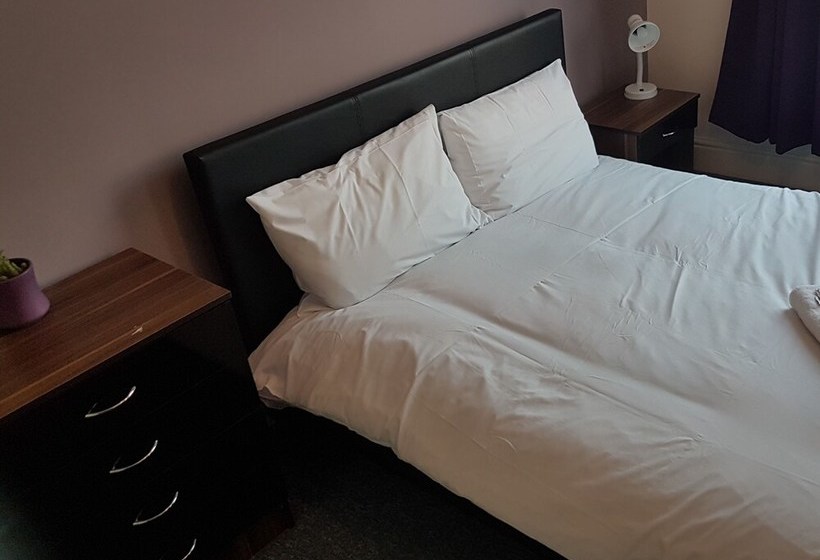 פנסיון Bramshott Budget Rooms