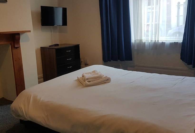 פנסיון Bramshott Budget Rooms