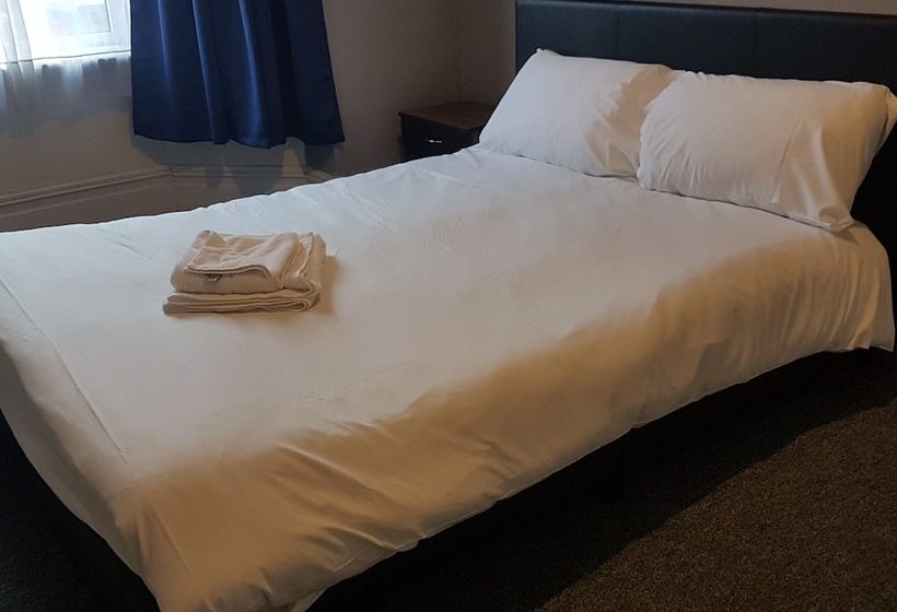 פנסיון Bramshott Budget Rooms