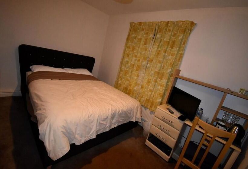 پانسیون Racecourse Guest House