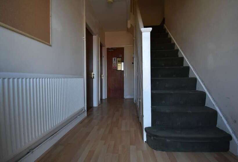 پانسیون Racecourse Guest House