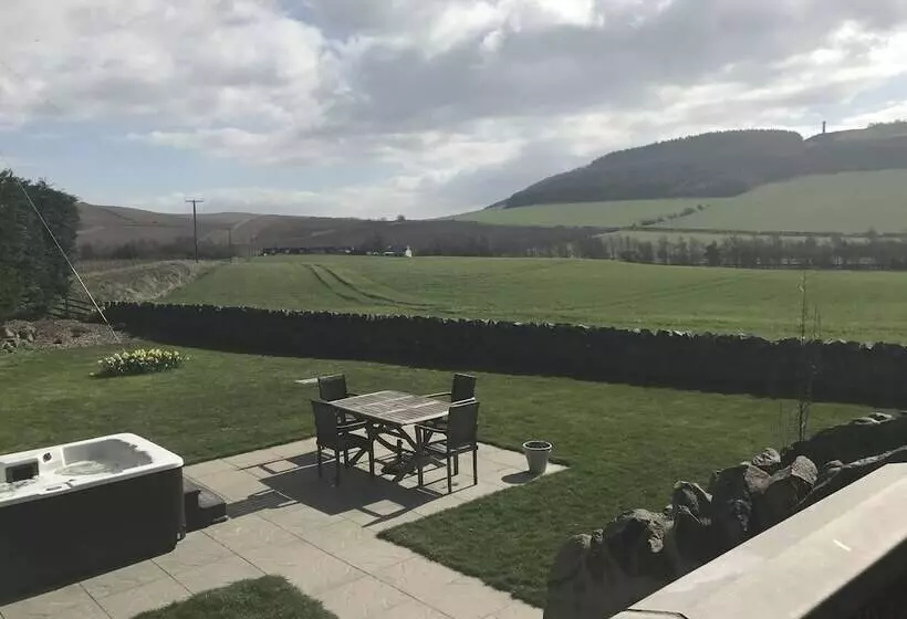 East Cottage, Parbroath Farm Near Cupar In Fife