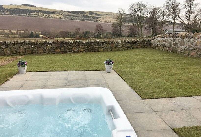 East Cottage, Parbroath Farm Near Cupar In Fife
