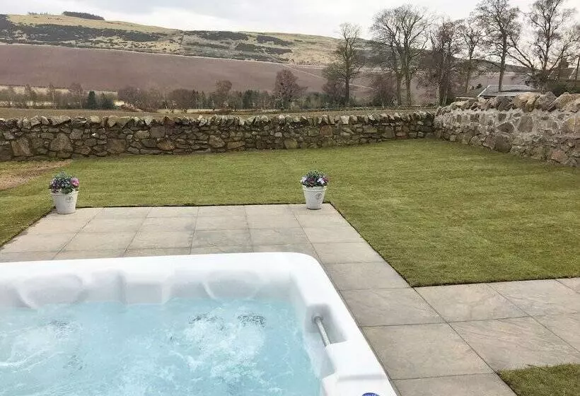 East Cottage, Parbroath Farm Near Cupar In Fife