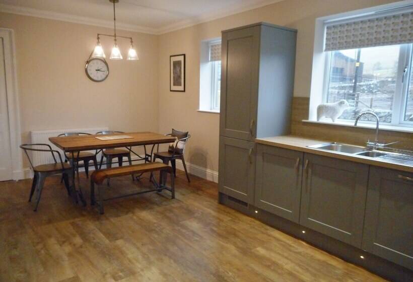 East Cottage, Parbroath Farm Near Cupar In Fife