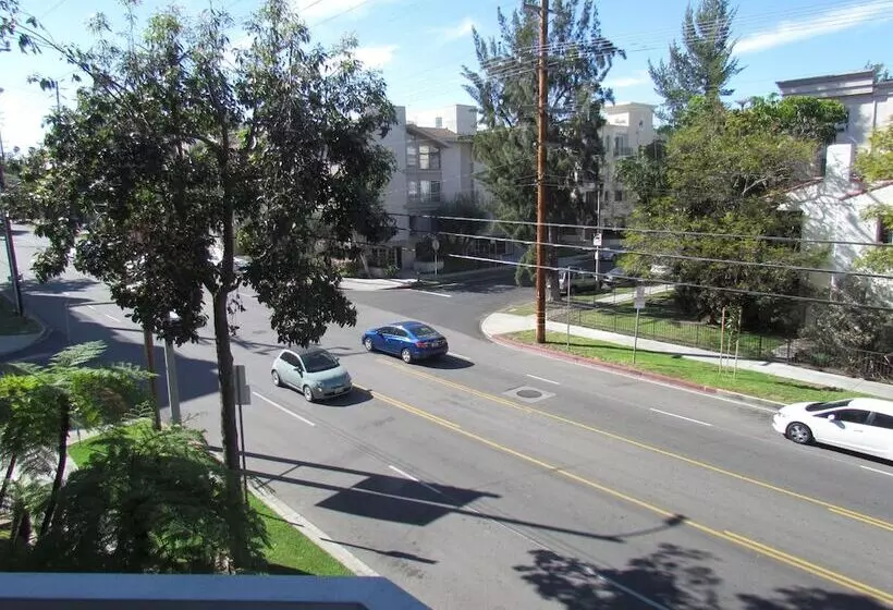 Next To Four Season Hotel, Luxury Apartment