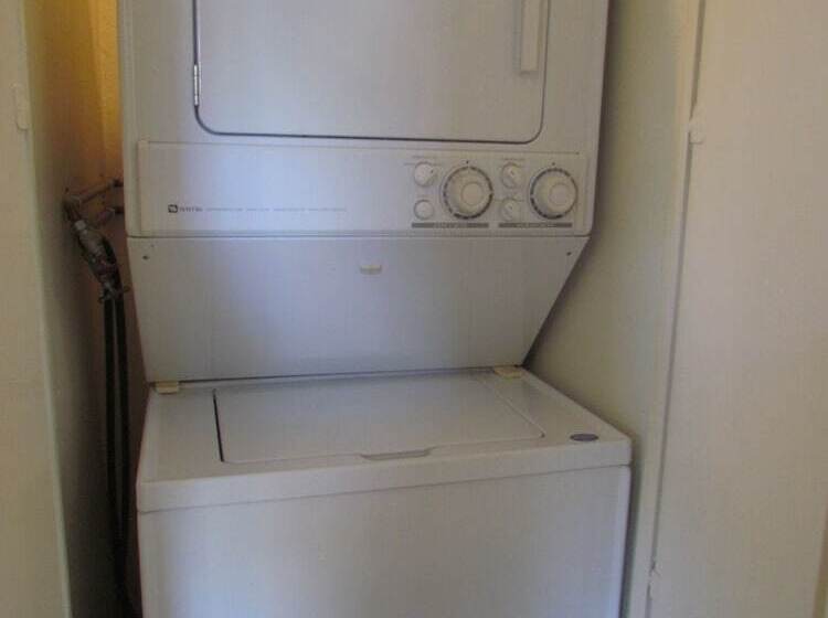 Next To Four Season Hotel, Luxury Apartment