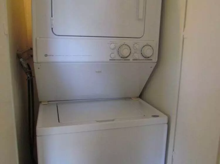 Next To Four Season Hotel, Luxury Apartment