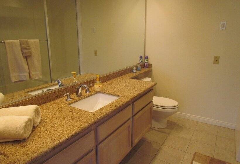 Next To Four Season Hotel, Luxury Apartment