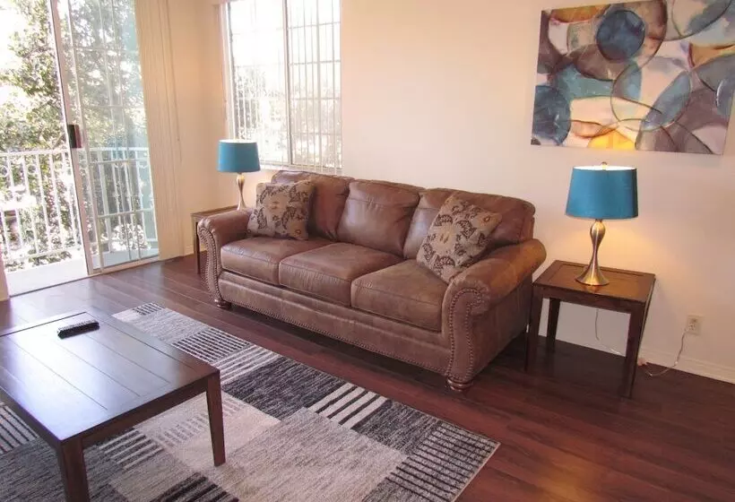 Next To Four Season Hotel, Luxury Apartment