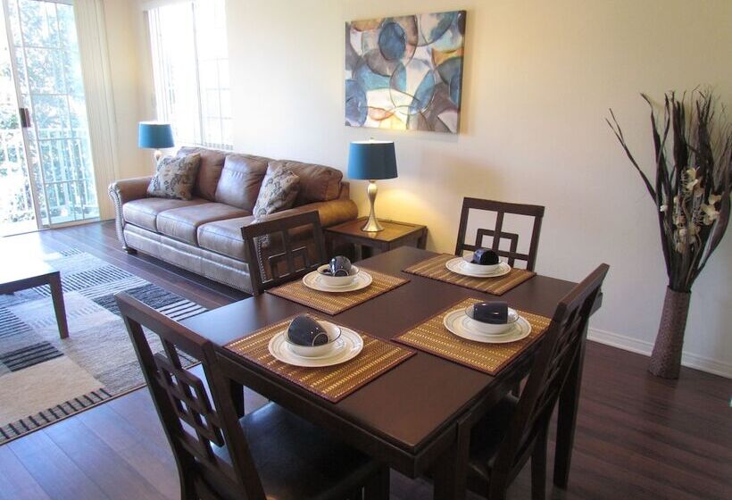 Next To Four Season Hotel, Luxury Apartment