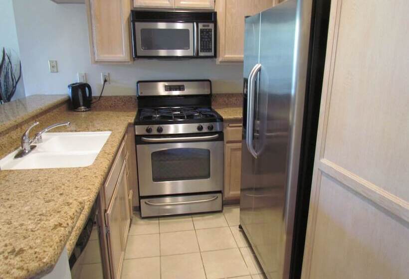 Next To Four Season Hotel, Luxury Apartment