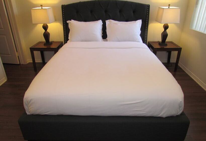 Next To Four Season Hotel, Luxury Apartment