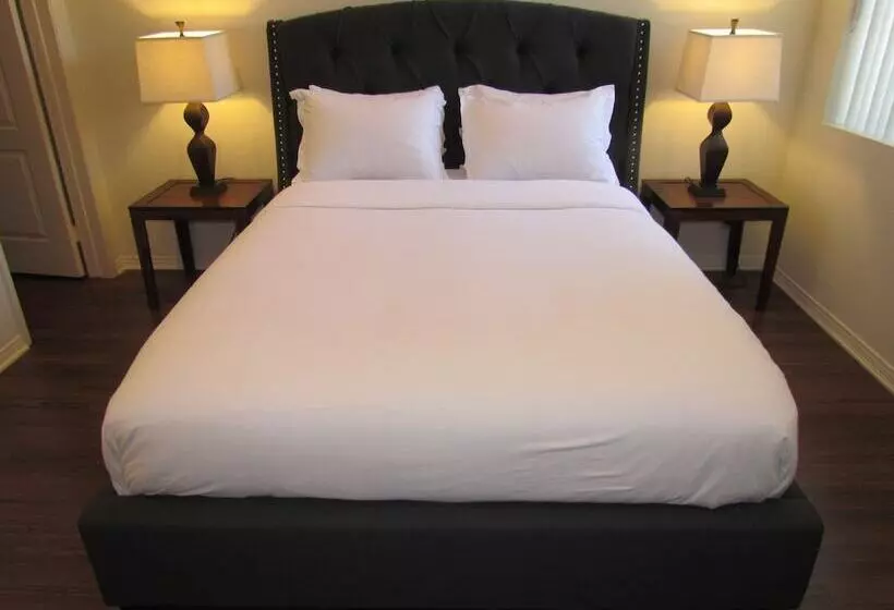 Next To Four Season Hotel, Luxury Apartment