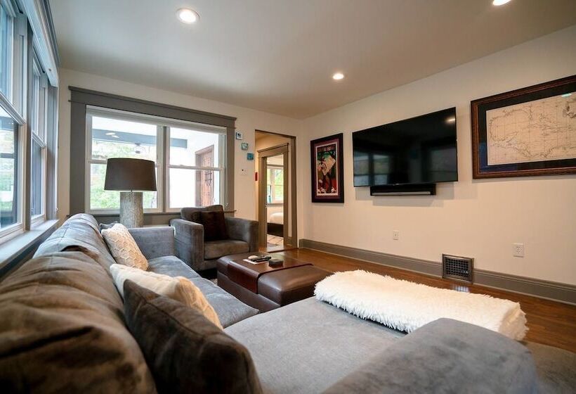 The Wash Park West Residence Sleeps 8