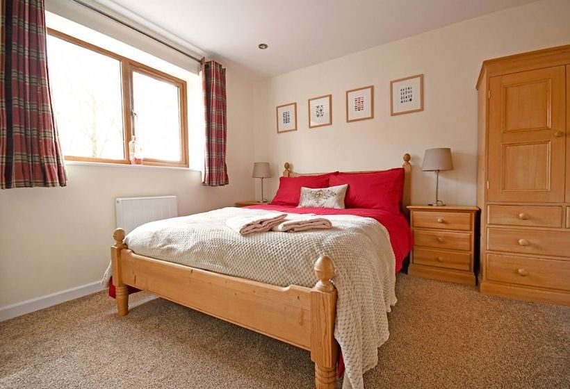 Bright, Tranquil Cottage