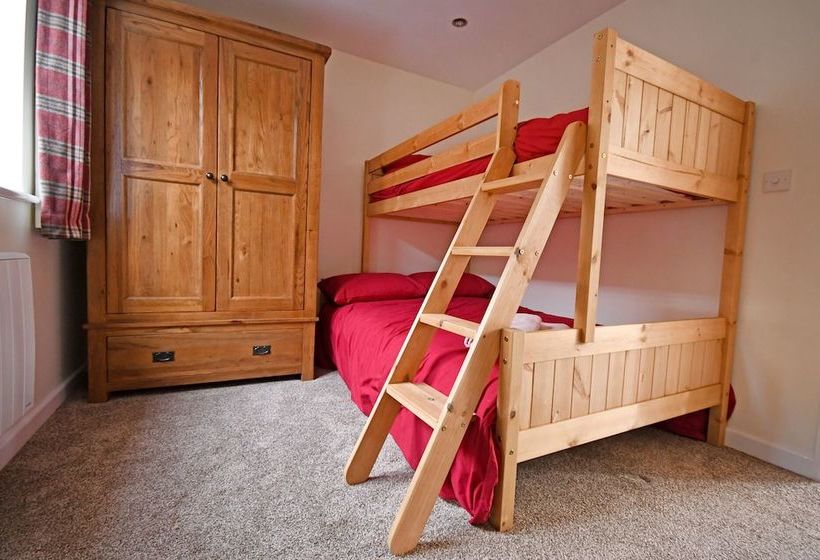 Bright, Tranquil Cottage