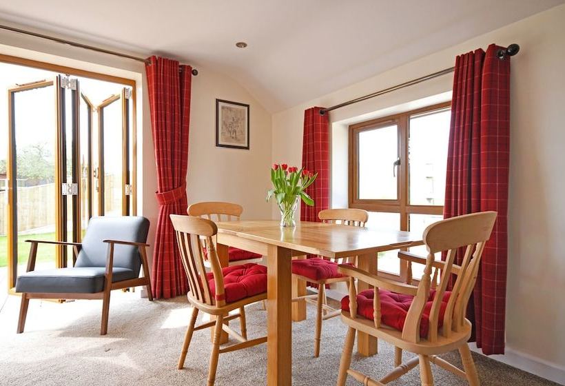 Bright, Tranquil Cottage