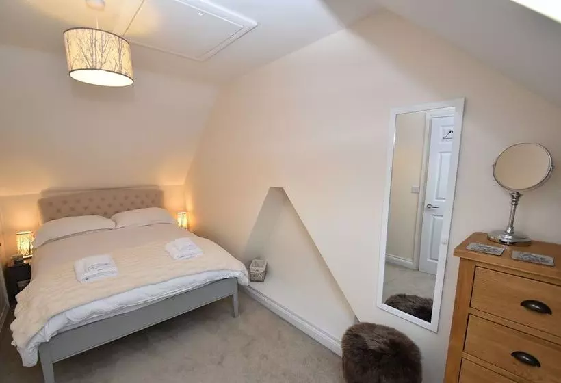 Curlew House