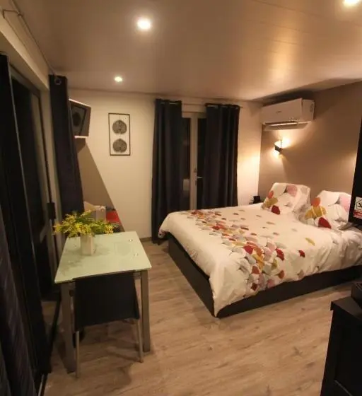 ベッドアンドブレックファースト La Chambre Des Onglous