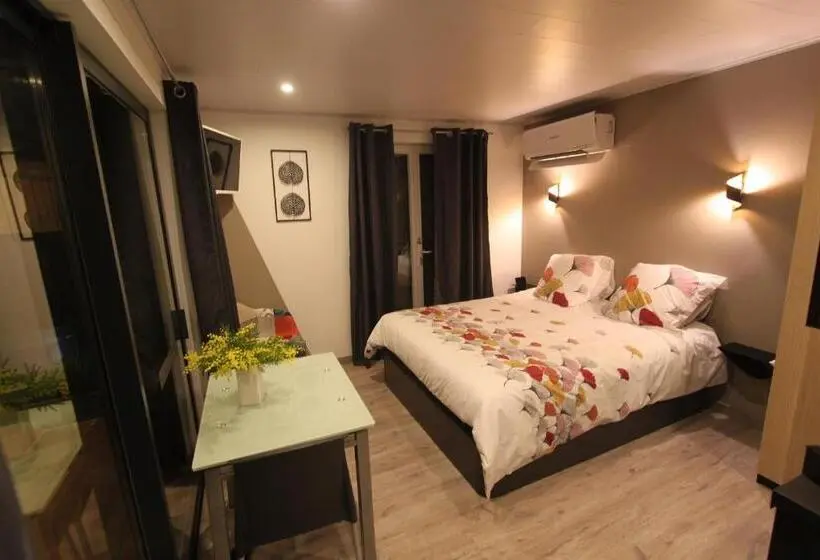 ベッドアンドブレックファースト La Chambre Des Onglous