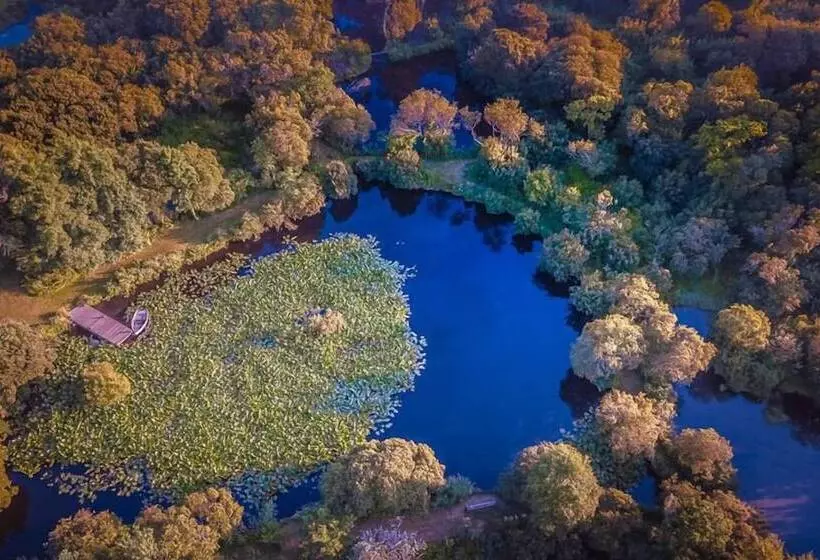 ホテル Trecombe Lakes