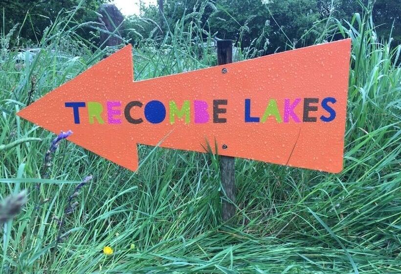 ホテル Trecombe Lakes