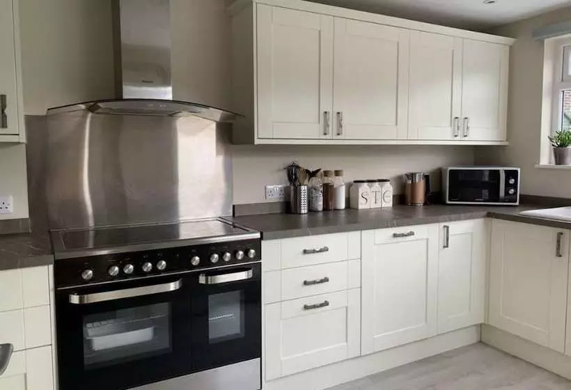Newly Renovated & Spacious House