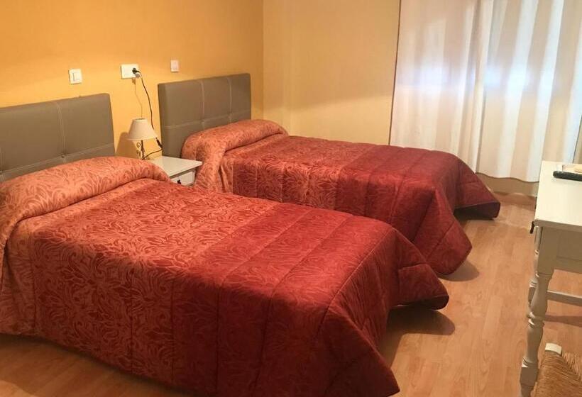 Пансион Hostal Restaurante Milenium