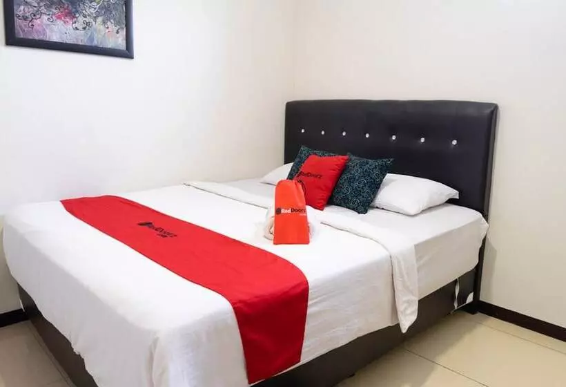 Majatalo Reddoorz Near Setrasari Mall 4