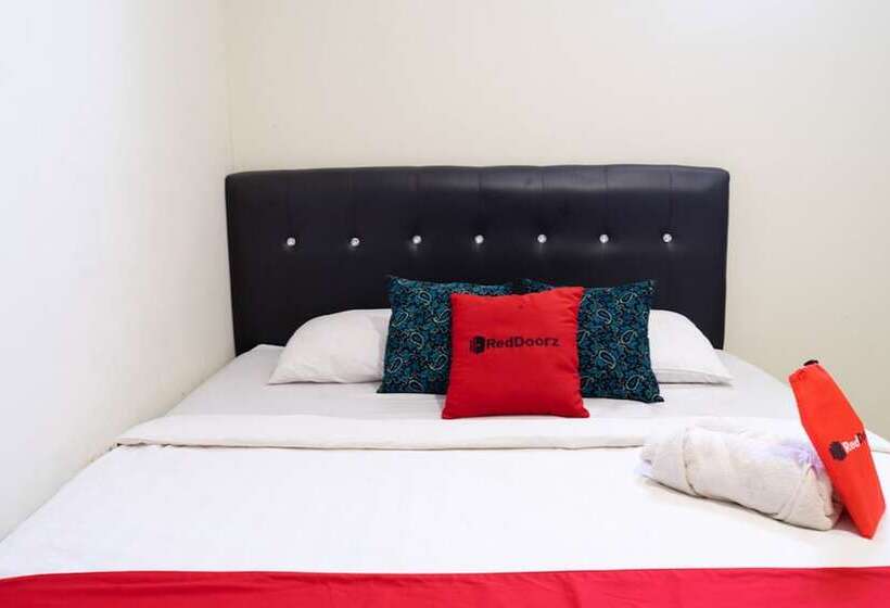 פנסיון Reddoorz Near Setrasari Mall 4
