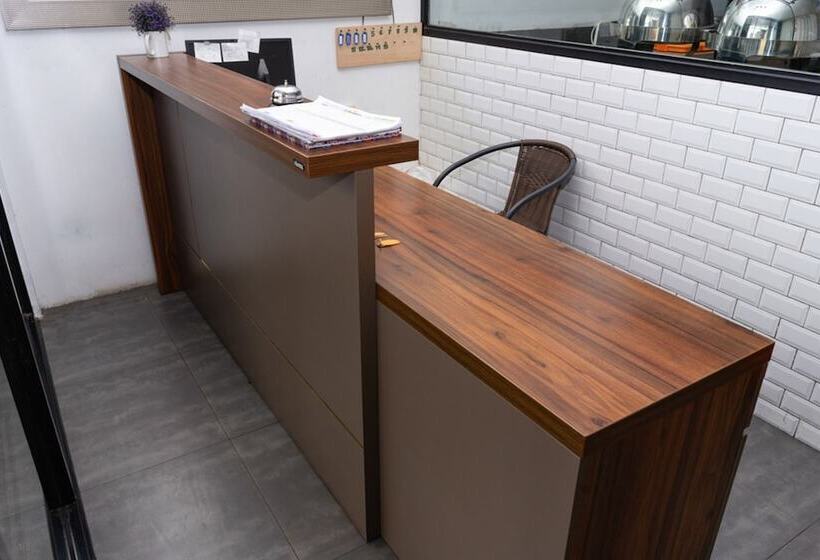 פנסיון Reddoorz Near Setrasari Mall 4