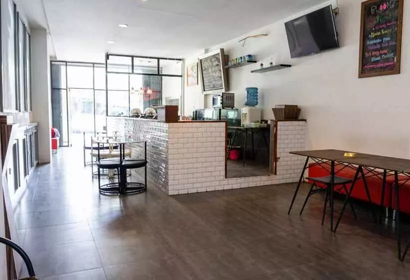 Majatalo Reddoorz Near Setrasari Mall 4