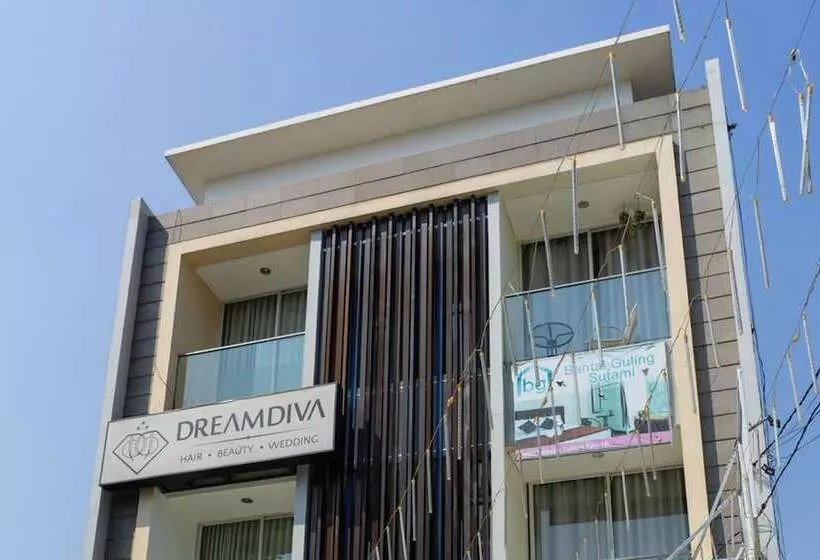 Majatalo Reddoorz Near Setrasari Mall 4