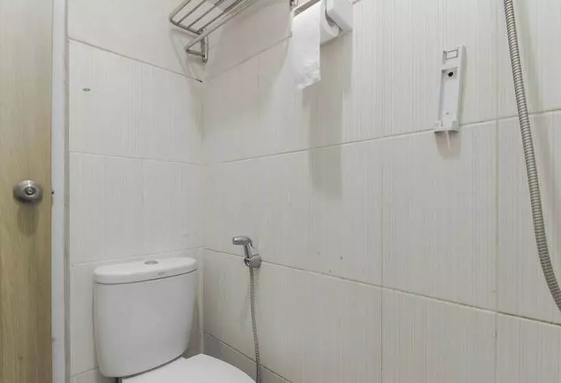 Majatalo Reddoorz Plus Near Lippo Cikarang Mall