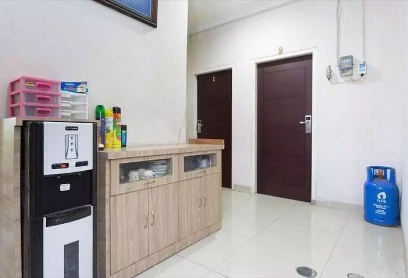 Majatalo Reddoorz Plus Near Lippo Cikarang Mall