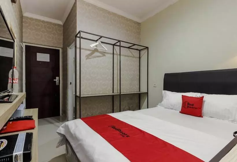 Majatalo Reddoorz Plus Near Lippo Cikarang Mall