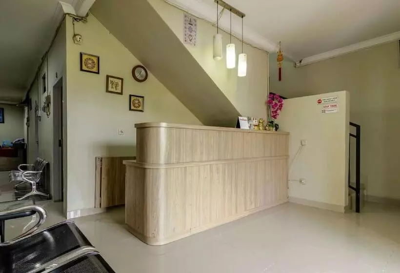 Majatalo Reddoorz Plus Near Lippo Cikarang Mall