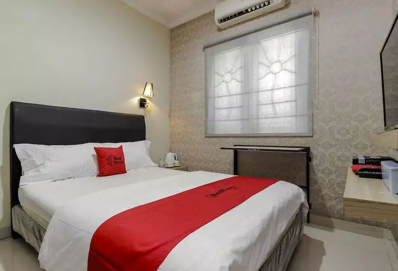 Majatalo Reddoorz Plus Near Lippo Cikarang Mall