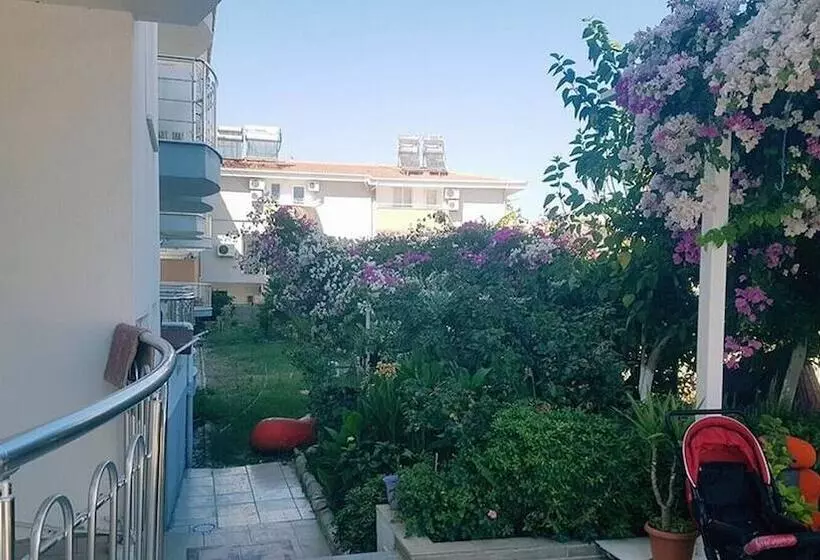 Un Side Aparthotel
