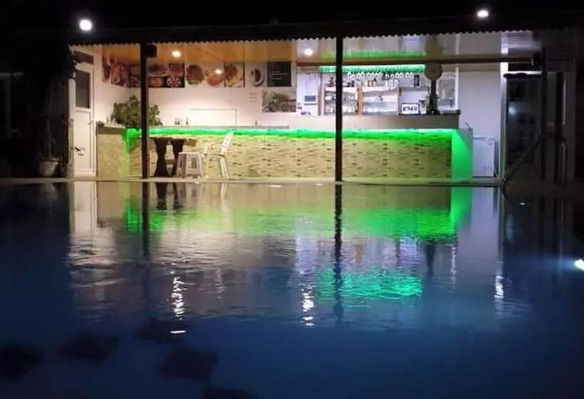 Un Side Aparthotel