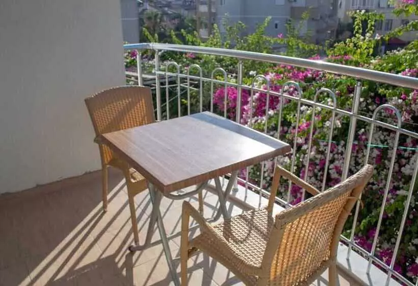 Un Side Aparthotel