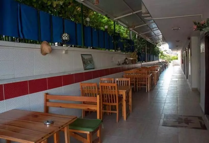 Un Side Aparthotel