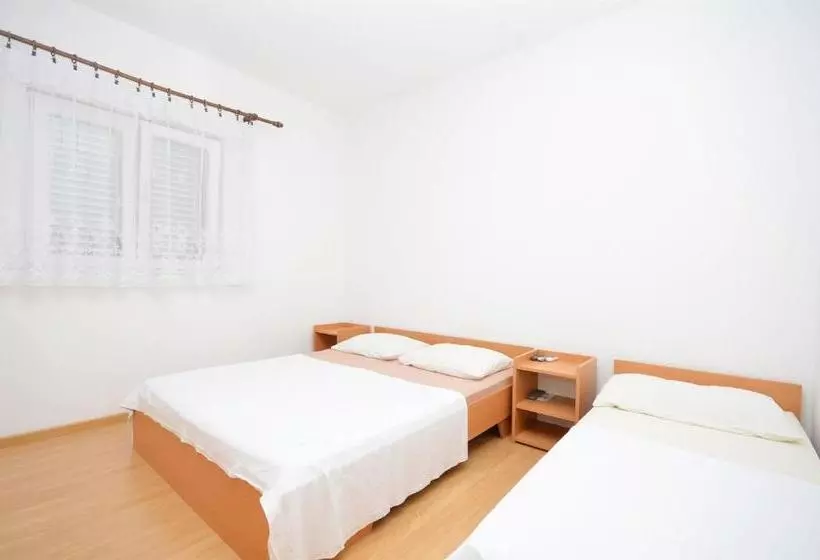 Apartment And Rooms Ivana