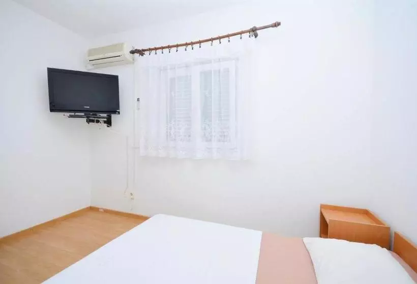 Apartment And Rooms Ivana