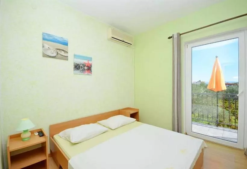 Apartment And Rooms Ivana