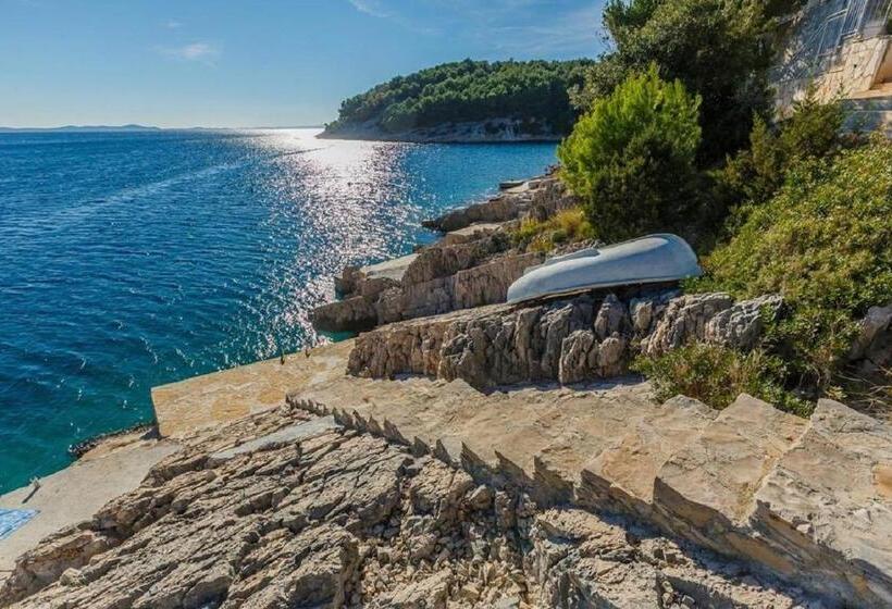 Apartment Deni 70m From Beach