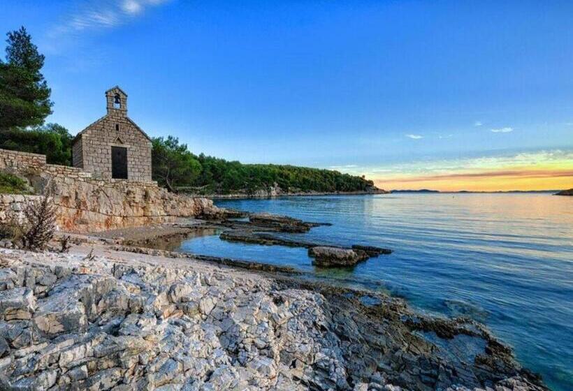 Apartment Deni 70m From Beach