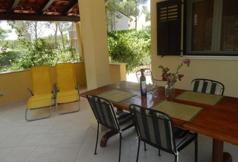 Apartment Deni 70m From Beach