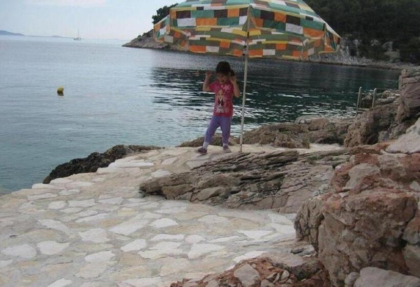 Apartment Deni 70m From Beach